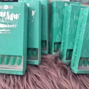 Aloha Aspen Green Press-On Nails